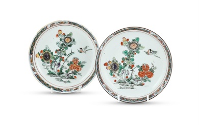 A pair of small Chinese Famille Verte dishes