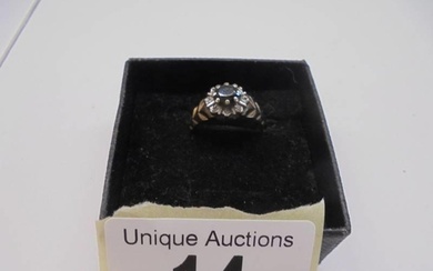 A sapphire and diamond yellow gold ring, size M half, 3.2 gr...