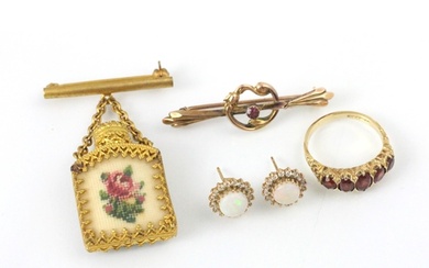 A selection of jewellery, including a 9ct yellow gold untest...
