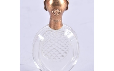 AN ANTIQUE 18CT GOLD MOUNTED GLASS SCENT BOTTLE. 47 grams. 1...