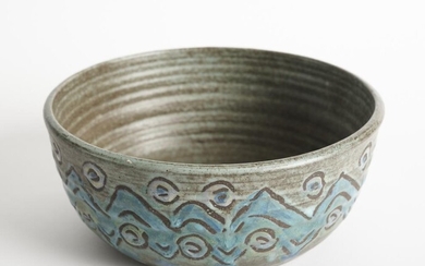AN AUSTRALIAN STUDIO POTTERY BOWL SIGNED K MCLAREN (KATE - BETTY'S DAUGHTER), DIA.21CM, LEONARD JOEL LOCAL DELIVERY SIZE: SMALL