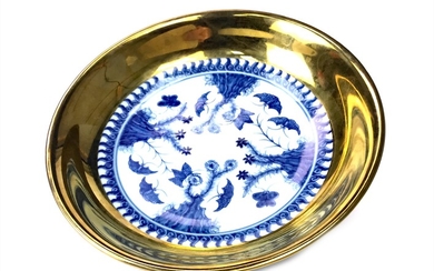 AN EARLY 20TH CENTURY CHINESE BLUE AND