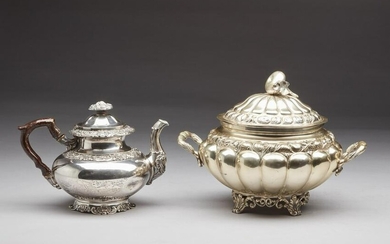 ARGENTIERE DEL XIX-XX SECOLO A silver plated teapot and