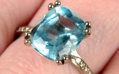 An 18ct gold aquamarine ring, with brilliant-cut diamond mount.Aquamarine calculated weight 4cts