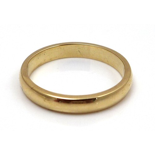 An 18ct yellow gold wedding band, maker LW, size M/N, 3.6g, ...