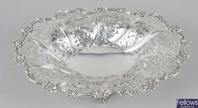 An early Victorian silver pierced fruit dish.