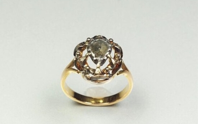 Antique 18K (750/oo) yellow gold ring centered on a rose...
