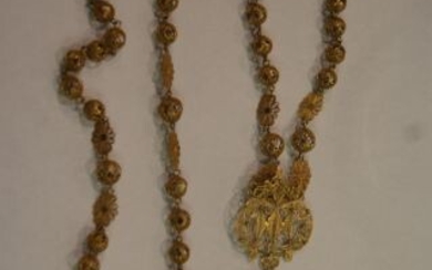 Beautiful rosary in 9 Kt yellow gold filigree French work from the beginning of the XXth century. Length 45 cm, weight 28, 22 g.
