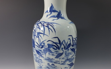CHINESE ANTIQUE BLUE WHITE VASE - 19TH CENTURY