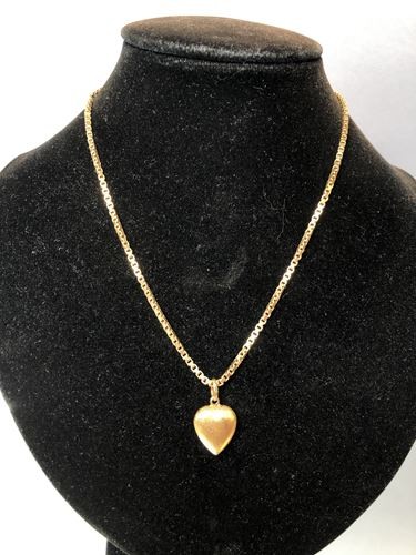 Chain, gold and its heart shaped pendant, gold,...