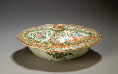 Chinese Export Rose Medallion Vegetable Dish.