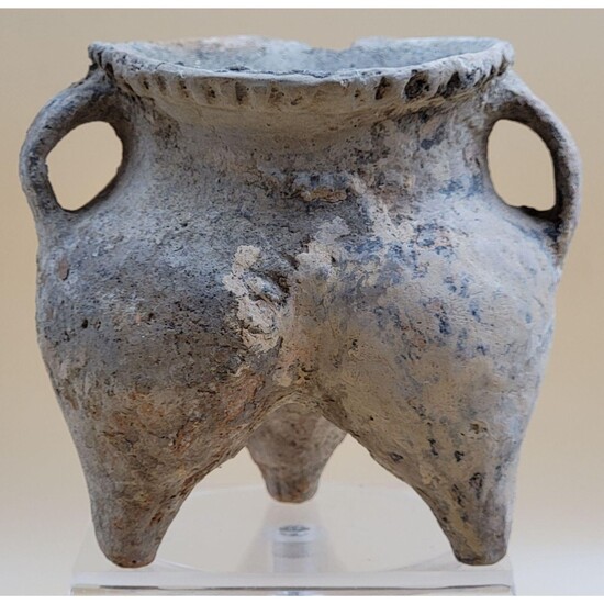 Chinese Neolithic three lobed vessel