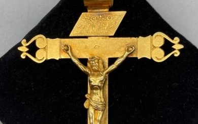 Croix de Lorraine ou Croix d'Abbesse ancienne en or jaune 18K (750/oo), le dos monogrammé...