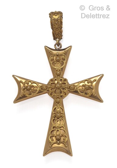 Croix pendentif en or jaune, soulignée d’un... - Lot 14 - Gros & Delettrez