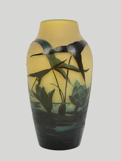 Etablissement GALLE. Vase à décor floral vert sur …