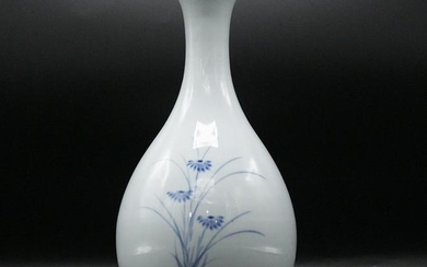 Fine Porcelain Vase Blue & White, Oriental Asian Signed