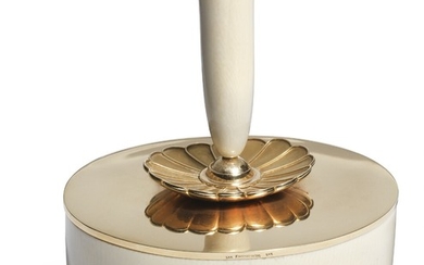 Frantz Hingelberg: Oval 14 carat gold, gilded sterling silver and ivory pen stand with movable pen holder. H. max. 12.6 cm. W. 9.8 cm. L. 11 cm.