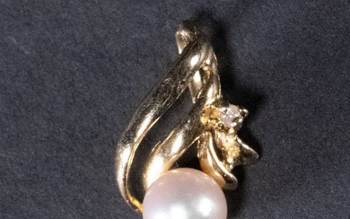 Gold Diamond and Pearl Necklace Pendant