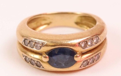 Gold ring (750) set with a sapphire in the centre, flanked by 6 small diamonds, T: 50. Gross weight : 7.4 gr