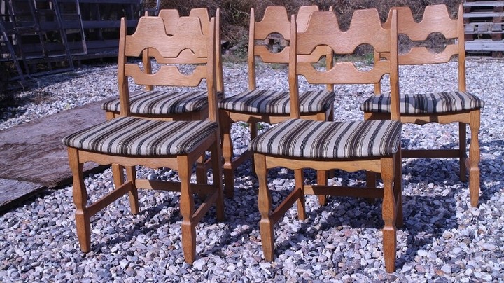Henning Kjærnulf: Set of five oak chairs. Seats upholstered with striped fabric. H. 90. W. 50. D. 40 cm. (5)