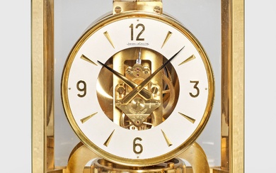 Horloge de table ATMOS de Jaeger LeCoultre, dite "Pendule Perpétuelle". Laiton doré, partiellement satiné. Corps...