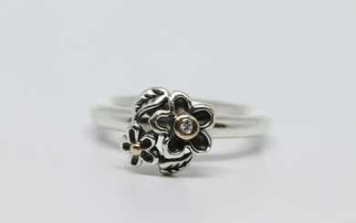 Ladies Diamond Flower Ring.