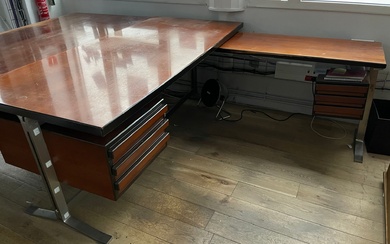 Large desk In varnished wood and right-hand... - Lot 14 - Varenne Enchères