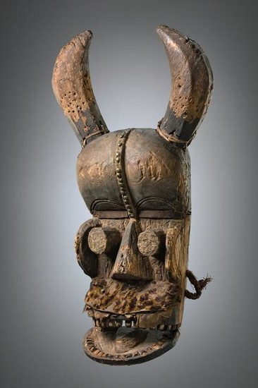 Large mask with articulated jaw - Liberia, Grebo / Kran