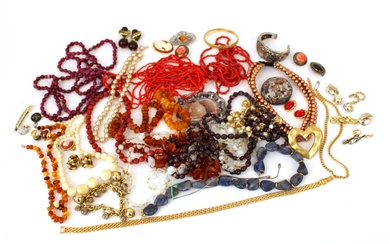 Lot de bijoux fantaisie comprenant colliers,... - Lot 114 - Steffen’s Enchères Rambouillet