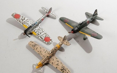 Lot de trois modèles d'avions japonais et... - Lot 14 - Paris Enchères - Collin du Bocage