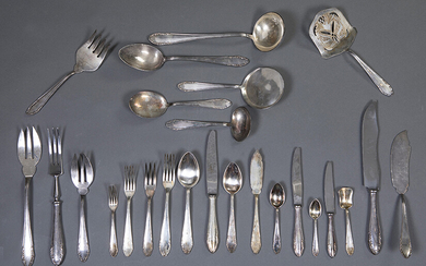 Meneses silverware for 12 services. Fine vegetable decoration. Composed of: 12 spoons, 12 forks, 12 table knives; 12 fish forks, 12 fish shovels; 12 spoons, 12 forks, 12 dessert knives; 12 spoons