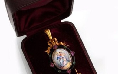 PAIR OF EAR PENDANTS and PENDANTS-BROCHURE in yellow gold 750 thousandths, decorated with a painting showing a young couple, surrounded by enamel, emeralds and rubies. Original case. Gross weight : 18.9 gr A pair of yellow gold earrings and a pendant.