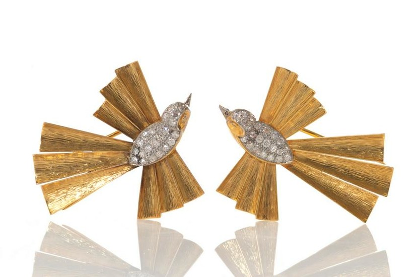PAIR OF GOLD AND DIAMOND BIRD CLIPS, 17g