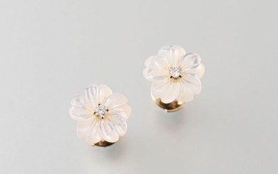 Pair of earrings "Flowers" in 750 thousandths gold...