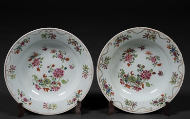 Paire de bols en porcelaine d'os Compagnie des Indes, S. XVIII4 x 23 cms.