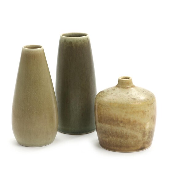 NOT SOLD. Per Linnemann-Schmidt: Three stoneware vases, decorated with light green, sandcoloured and green glaze. All signed. Manufactured by Palshus. H. 9-12.5 cm. (3) – Bruun Rasmussen Auctioneers of Fine Art