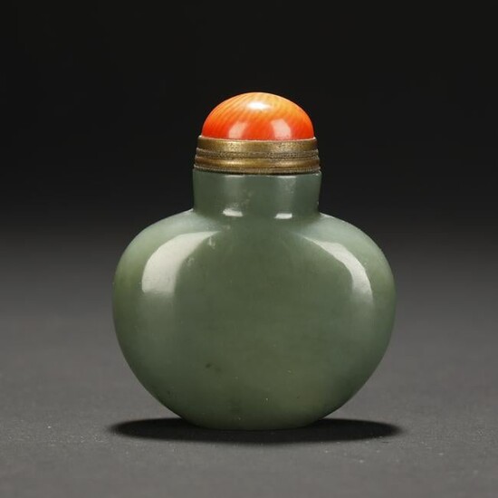 Qing Dynasty, Spinach Jade Snuff Bottle