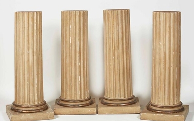 Quattro semi colonne scanalate in legno laccato color