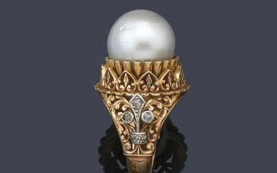 Ring with central pearl of approx. 13 mm in 18K yellow