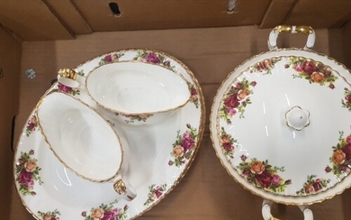 Royal Albert Old Country Roses Items to include 2 Oval Platt...