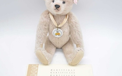 Steiff Germany teddy bear, =420467 'Richard Steiff', with certificate.