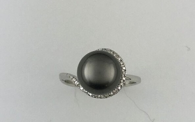 Swirl ring in white gold 375°/°°° decorated with a Tahitian cultured pearl of approx. 9.8 dia. enhanced with diamonds, TD 54, Gross weight: 3g