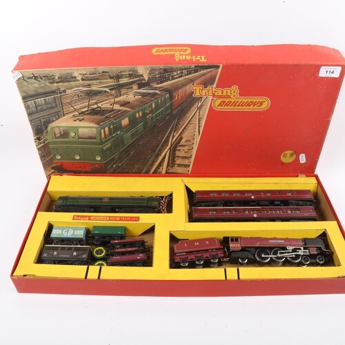 TRI-ANG - a Vintage RS36 model railway set, boxed