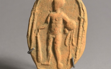 Tablette en argile avec Hercule Romaine, 1.-2. siècle après J.-C. Terre cuite, H = 8...