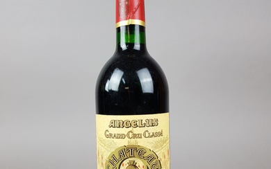 Une bouteille de Château Angelus, Saint-Emilion, premier grand cru classé, 1990
