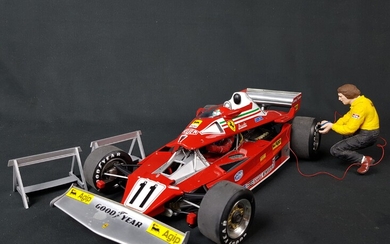 VEHICULE Ferrari F1 maquette sans marque métal échelle 1/12 - en l'état
