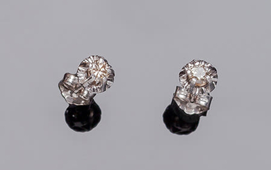 Vintage solitary earrings in white gold, with clean diamond,...