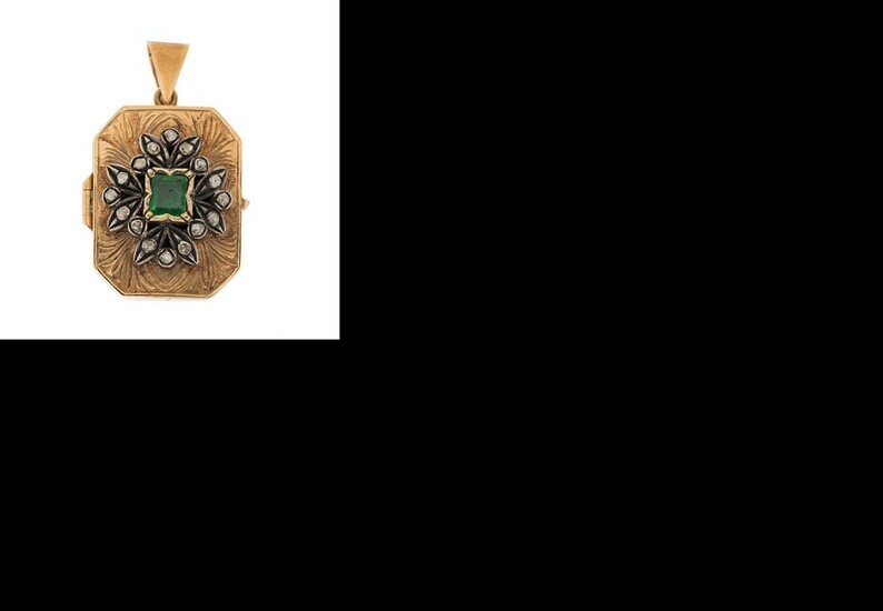 XIXth century coat-of-arms pendant in 18K yellow gold with emerald and rock-cut diamonds.