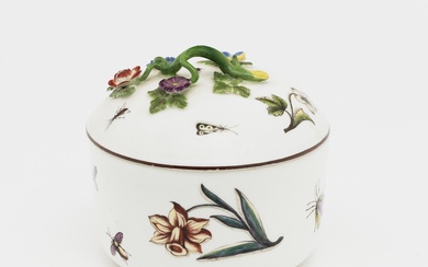 A sugar bowl - Meissen, circa 1740/1745