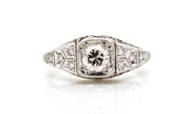 0.35ct diamond and 18ct white gold Art deco ring with fine f...